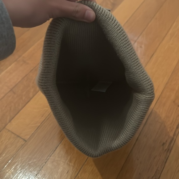 Tan alo beanie - Picture 2 of 3